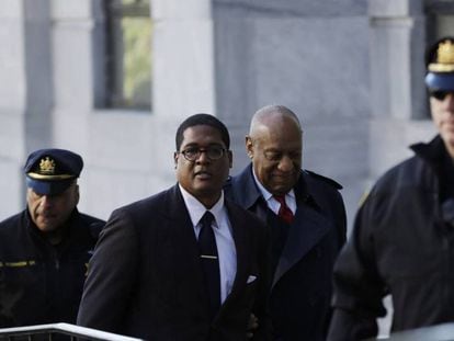 Bill Cosby entrando a los juzgados este jueves para conocer la sentencia de su caso.