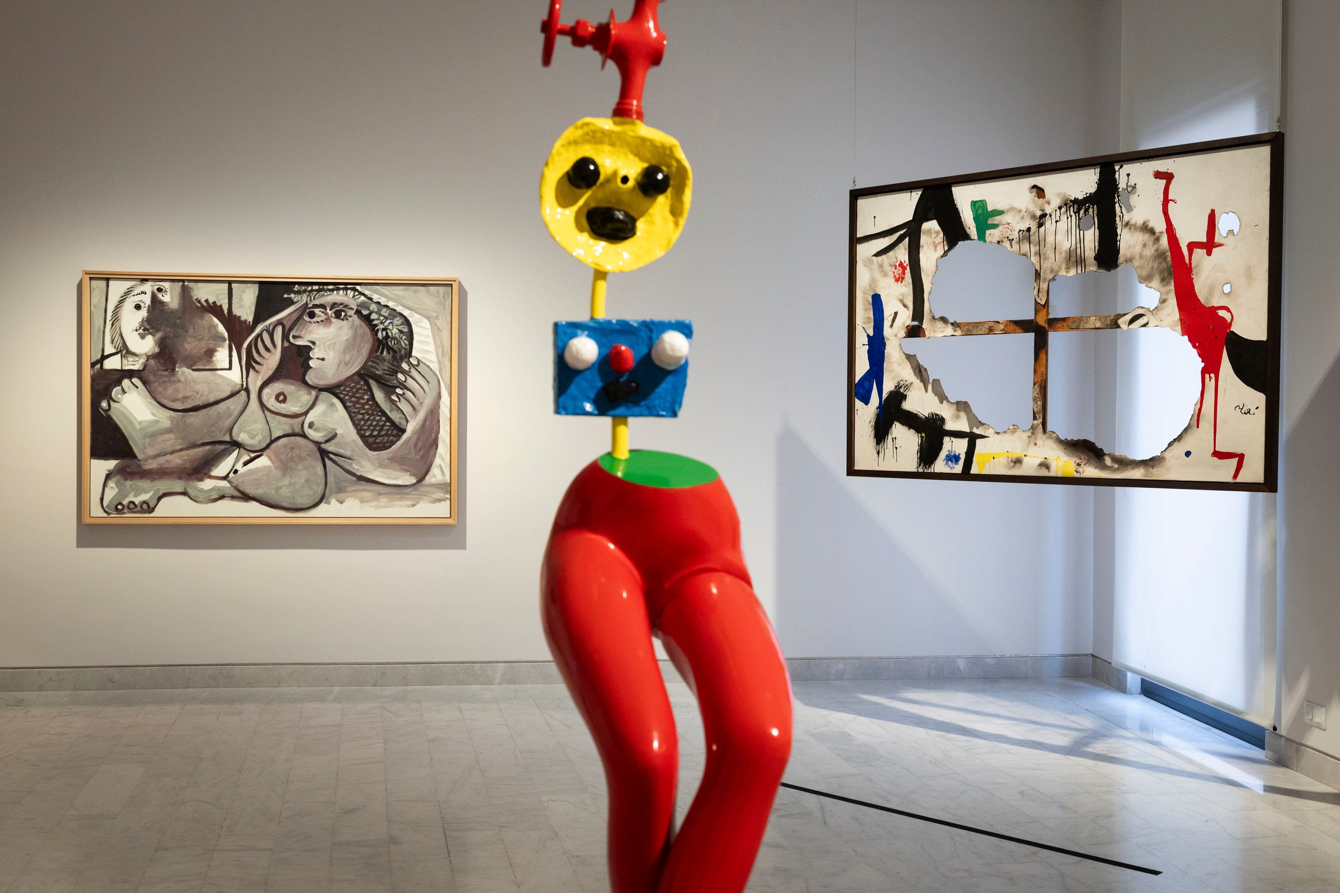 Una sala de l'exposició 'Miró-Picasso' a la Fundació Miró. 
