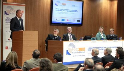 El presidente Fabra en la inauguración del primer foro de la Fundación Cañada Blanch.