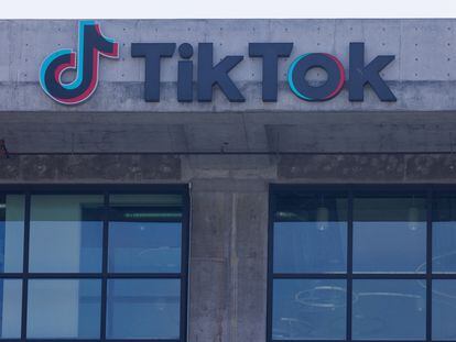 FILE PHOTO: The TikTok office building is shown in Culver City, California, U.S., April 26, 2023. REUTERS/Mike Blake/File Photo