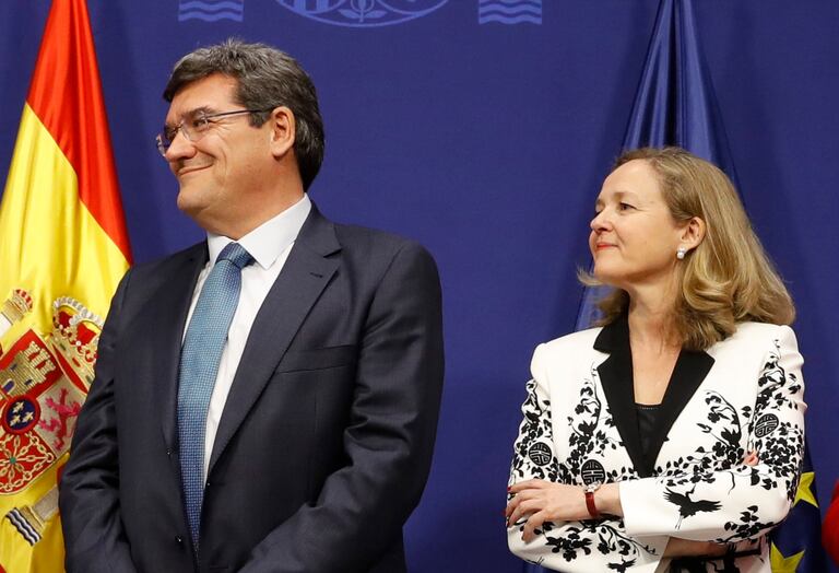 Los ministros José Luis Escrivá y Nadia Calviño, el pasado enero en Madrid.
