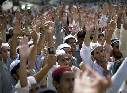 Manifestación celebrada ayer en Islamabad junto a la Mezquita Roja.