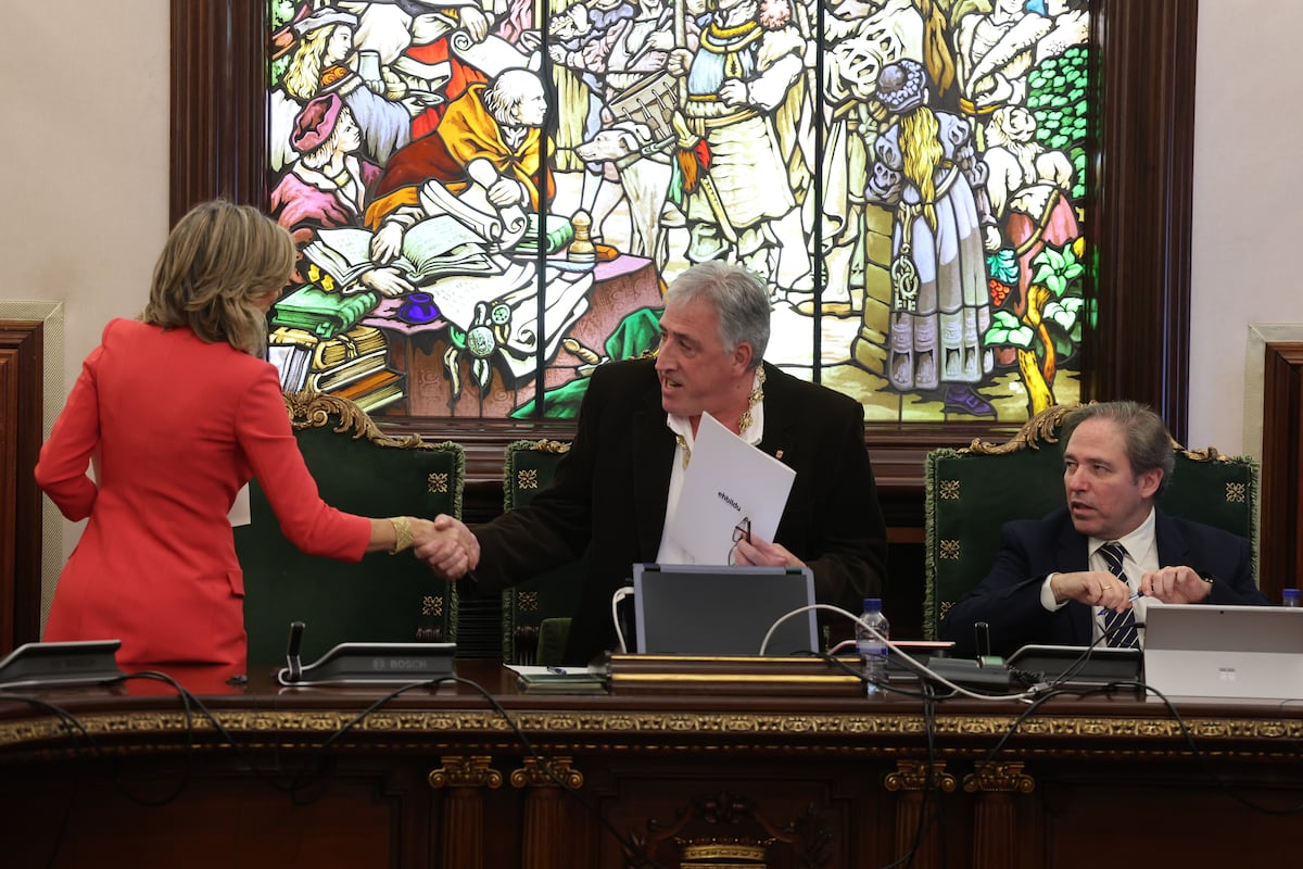 La transición venenosa en el Ayuntamiento de Pamplona |  España