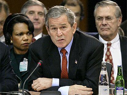 George W. Bush, en la reunión de la OTAN en Praga.