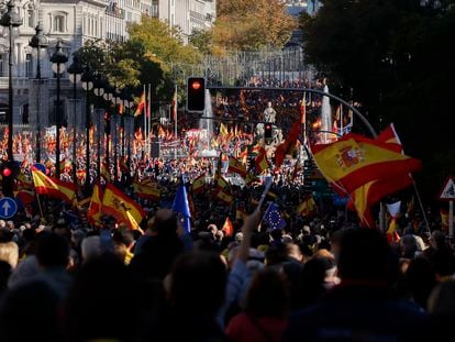 Decenas de miles de personas en el centro de Madrid, este sábado.