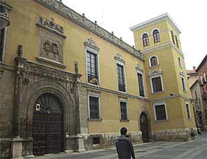 Fachada del palacio arzobispal de Valladolid.