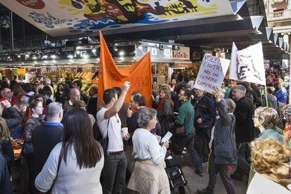 Protesta en el mercado de la Boqueria.