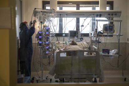 La UCI del hospital Los Arcos en San Javier (Murcia), el pasado mes de abril.