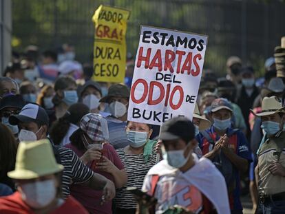 Una manifestación contra el presidente Nayib Bukele este martes en San Salvador.