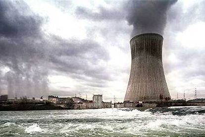 La central nuclear de Ascó, situada junto al río Ebro.