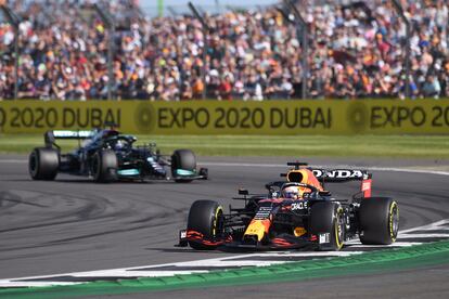 Max Verstappen, por delante de Lewis Hamilton este sábado.