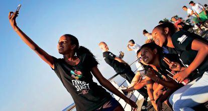 Un grupo de j&oacute;venes en R&iacute;o de Janeiro (Brasil)