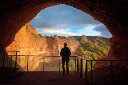 Bocana del túnel que mira al barranco de Las Médulas, una antigua mina de oro romana.