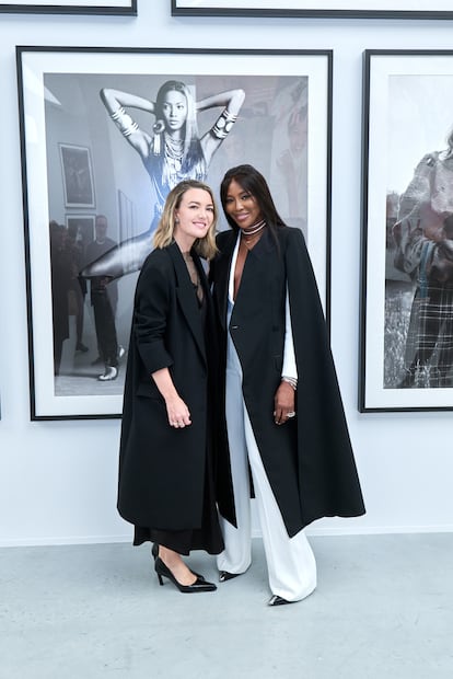 Entre los invitados al acto, la 'top model' Naomi Campbell, quien tuvo unas palabras para el protagonista de la noche. "Steven y yo nos apoyábamos mucho mutuamente. El trabajo era trabajo, pero no lo parecía; también era divertido y podíamos trabajar toda la noche para conseguir lo que buscábamos: el resultado, la estética, la esencia de la sesión. Fue una época muy especial", dijo la modelo.