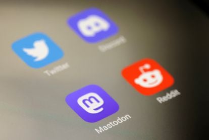 Iconos de las aplicaciones de Twitter, Discord, Mastodon y Reddit.