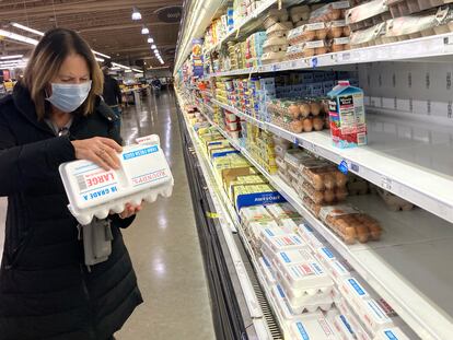 Una mujer en un supermercado de Glenview, Illinois, esta semana.