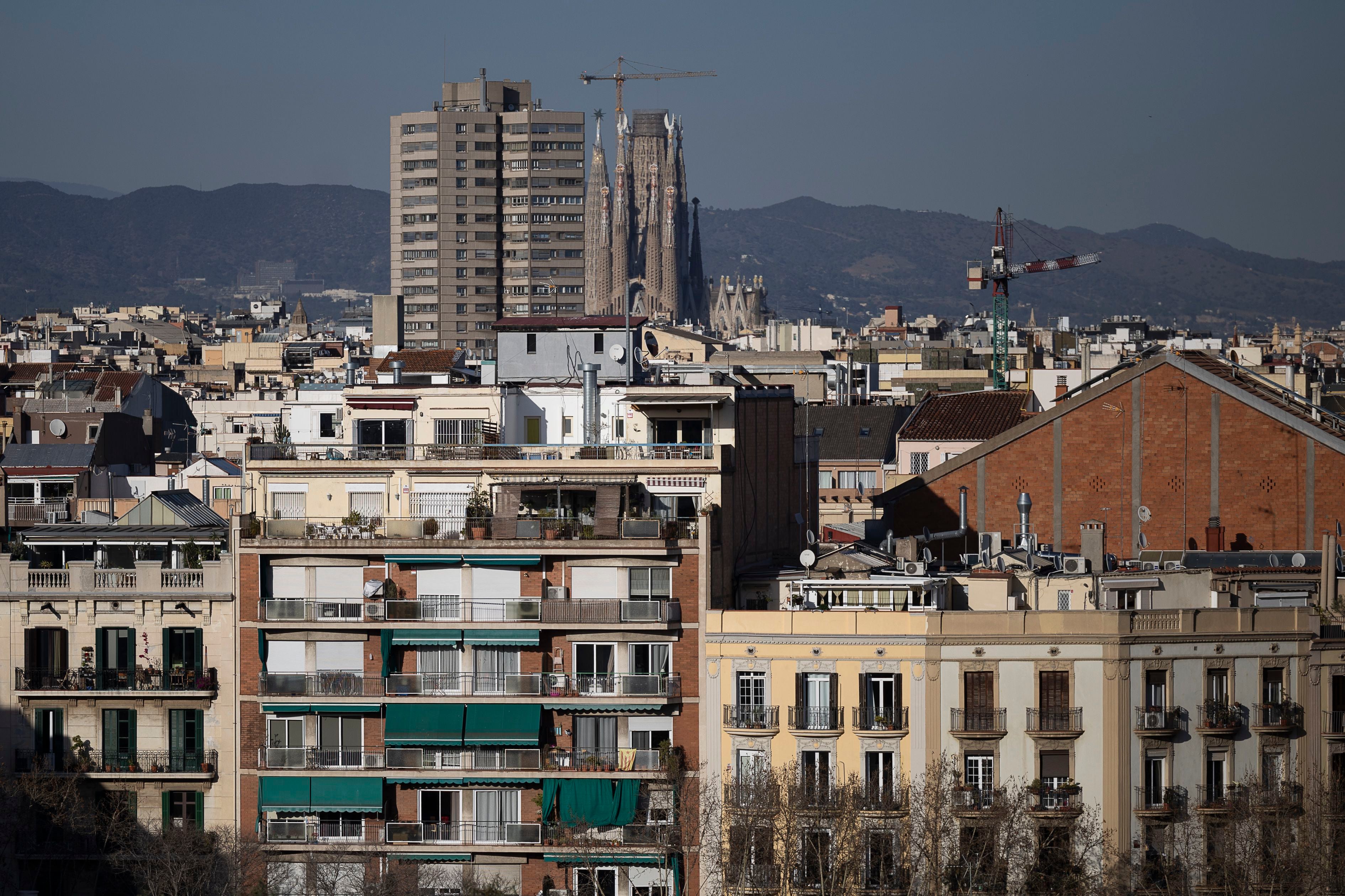 Primer mes de regulación del alquiler en Cataluña: los caseros prorrogan los contratos para no bajar los precios