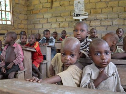 Niños baka en la escuela infantil de Bemba II.