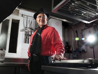 El chef Abraham García, en la cocina de su restaurante Viridiana en Madrid, a finales de octubre de 2022.