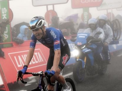 Jay Vine celebra su victoria en la sexta etapa de la Vuelta a España este jueves.