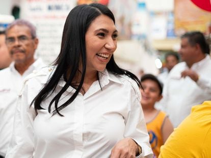 Gisela Gaytán en un evento de campaña en el Mercado Morelos, en Celaya (Estado de Guanajuato), este lunes.