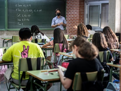 Una clase de primero de ESO en el instituto público Benicalap, en Valencia, la semana pasada.