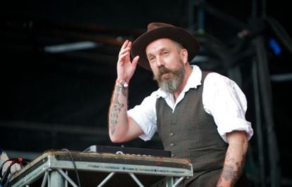 Andrew Weatherall, en un concierto en Londres en 2011.
