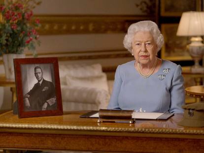 La reina Isabel II se dirige a la nación este viernes durante el 75º Aniversario de la Victoria en Europa