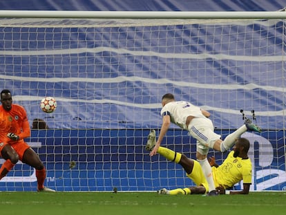 Benzema cabecea ante Rudiger y el portero Mendy para marcar el 2-3 definitivo.