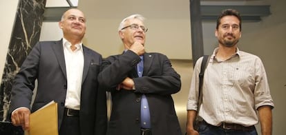 Joan Calabuig, Joan Ribó y Jordi Peris, tras pactar el reparto de las áreas del equipo de gobierno del Ayuntamiento de Valencia.