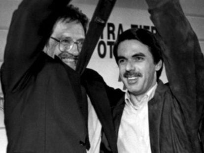 Damborenea alza la mano de Aznar en Bilbao, en 1994.