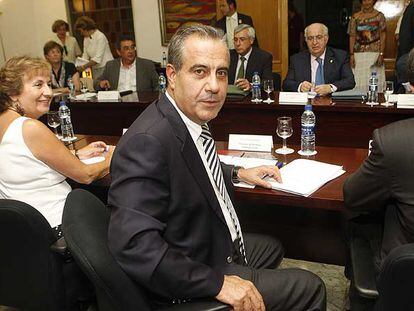 Corbacho y la secretaria de Empleo, Maravillas Rojo, en la reunión del diálogo social.