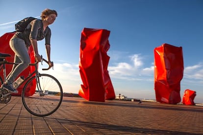 Rock Strangers, escultura del artista belga Arme Quinze en Ostende.