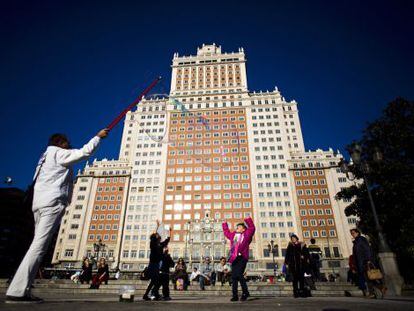 Los 25 pisos del Edificio España son el emblema de los inmuebles abandonados en el centro de Madrid.