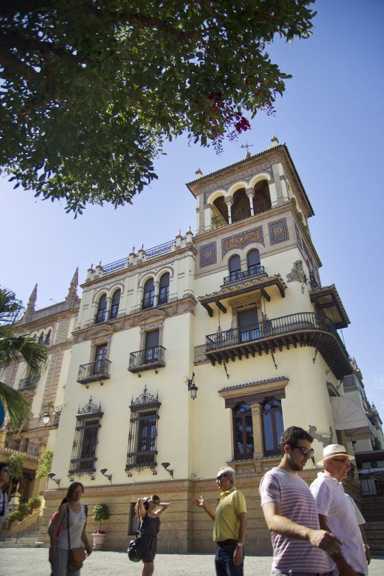 Parte de la fachada del Hotel Alfonso XIII, obra de Espiau y Muñoz.