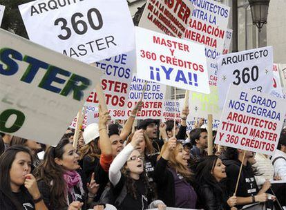 Estudiantes de Arquitectura y Medicina, durante la manifestación en Madrid