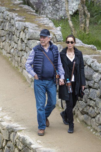 La pareja llegó a Perú hace unas semanas para celebrar el cumpleaños número 81 del Premio Nobel de Literatura. Se les ha visto en Lima, Arequipa, Cusco y Machu Picchu.