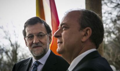 El presidente del Gobierno, Mariano Rajoy, y el presidente de Extremadura, José Antonio Monago.