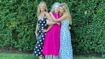 Gwyneth Paltrow con su madre, Blythe Danner, y su hija Apple.