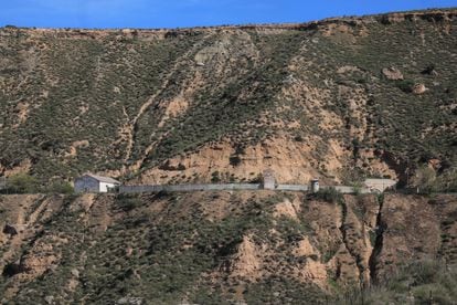 Una de las laderas del cerro El Viso, al suroeste de Alcalá de Henares (Madrid), cedido por el Ministerio de Defensa a la empresa militar Escribano Mechanical Engineering.