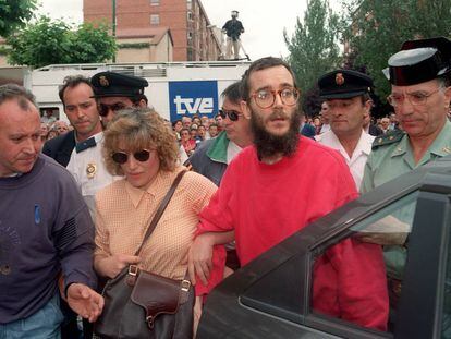 José Antonio Ortega Lara llegaba a su domicilio el 1 de julio de 1997, después de haber sido liberado por la Guardia Civil tras 532 días de cautiverio.