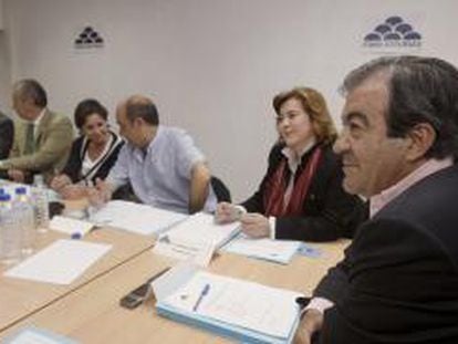 Francisco Álvarez-Cascos preside la segunda reunión de la Comisión Directiva de FAC en Oviedo.