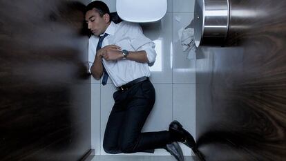 Nabhaan Rizwan es Hari, el becario entregado que duerme, a ratos, en la oficina de la serie 'Industry'.