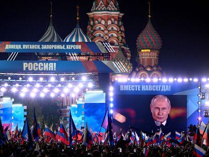 El presidente ruso, Vladímir Putin, participa en un acto masivo en Moscú para celebrar la anexión de cuatro territorios ucranios.