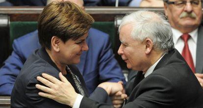 Jaroslaw Kaczynski y Beata Szydlo, en el Parlamento.