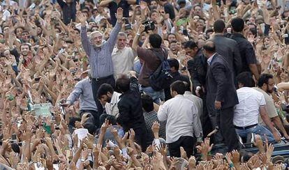 El líder reformista Mir Hosein Musaví en 2009 durante una manifestación en Teherán.