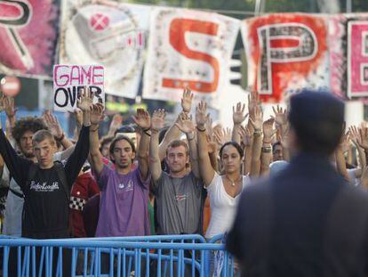 Los indignados, junto al Congreso de los Diputados