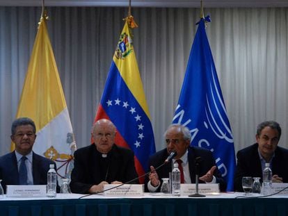 Los mediadores de la mesa por el di&aacute;logo en Venezuela, durante una rueda de prensa.