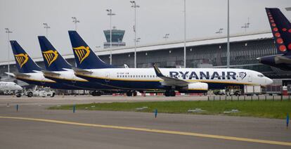 Aviones de Ryanair aparcados en el aeropuerto de Bruselas.