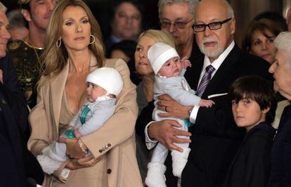 Celine Dion y su esposo, con sus hijos gemelos en 2011.